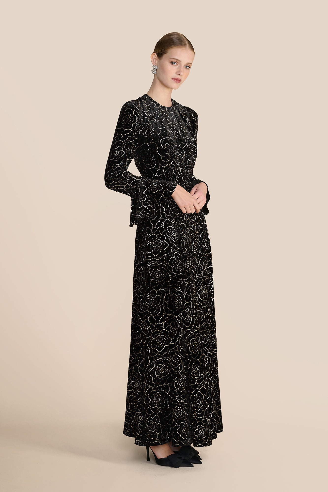 Yahvi Embellished Velvet Dress