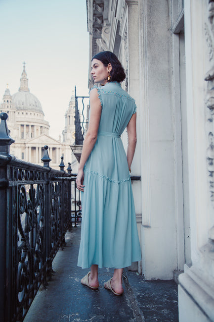 Embroidered Sleeveless Darsha