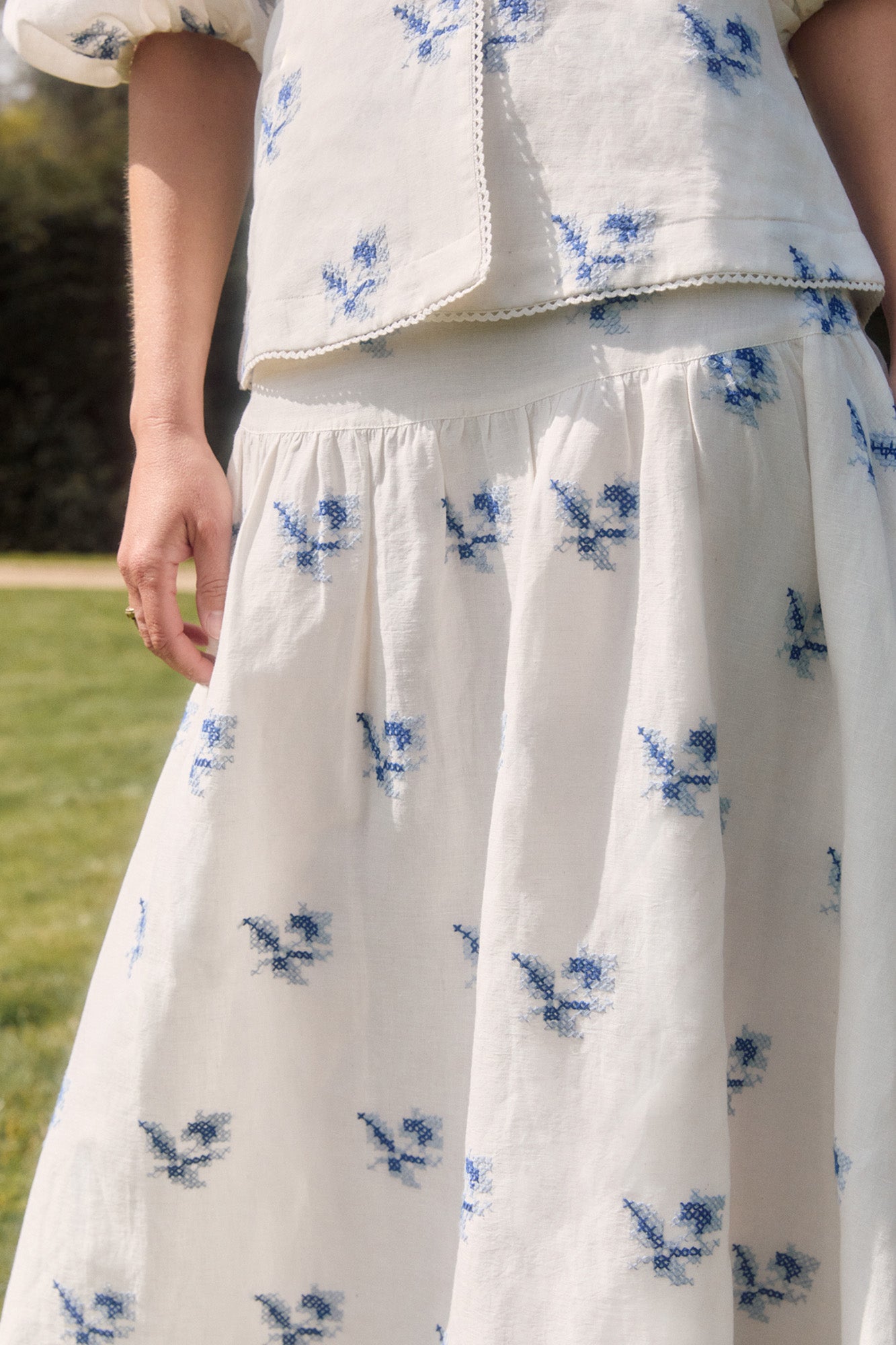 Astra White Hatch Rose Skirt