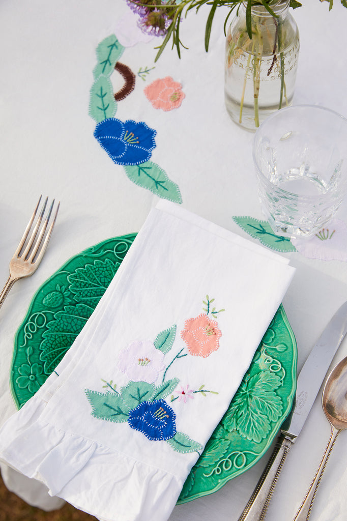 Set of 4 Napkins - White Floral Appliqué