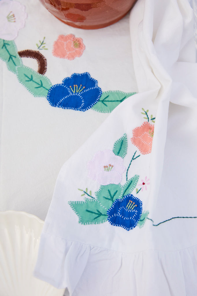 White sales floral applique